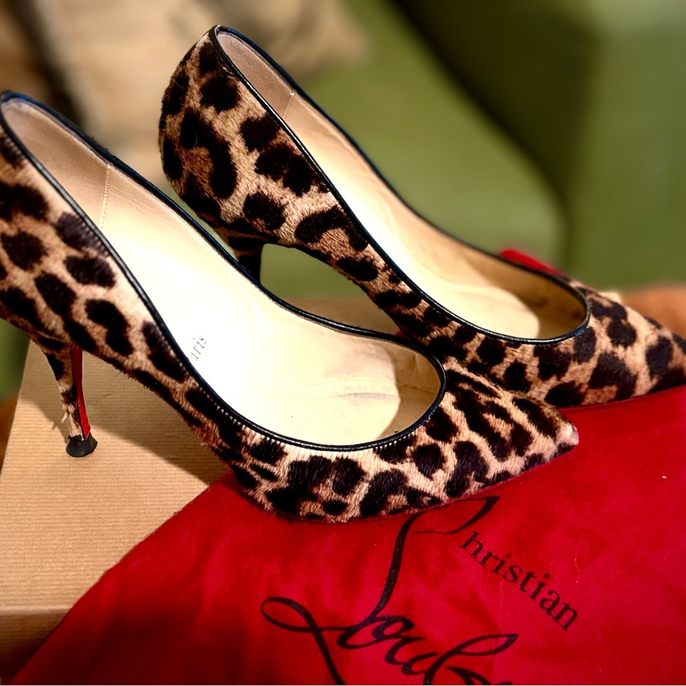 Christian Louboutin pumps, pointed-toe Leopard size 38 (US 8)